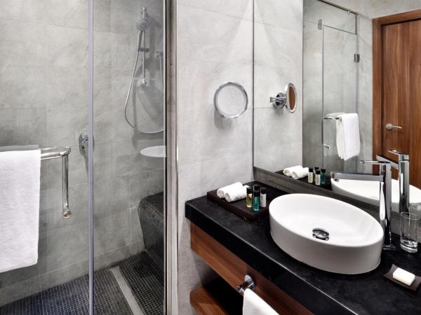 Mövenpick Hotel Apartments Downtown Dubai : photo 1 de la chambre chambre lit king-size deluxe