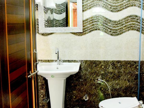 MH Guest House : photo 3 de la chambre chambre double deluxe avec balcon