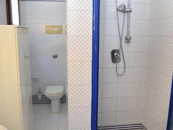 Villa Alba Mondello : photo 3 de la chambre chambre double avec salle de bains privative
