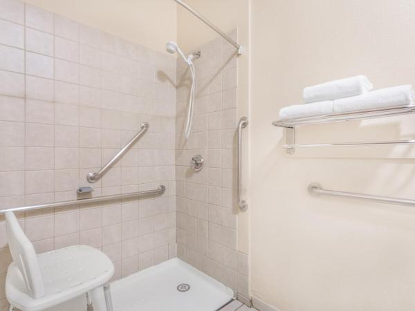 Hawthorn Suites Las Vegas : photo 3 de la chambre chambre lit king-size - accessible aux personnes à mobilité réduite - non-fumeurs