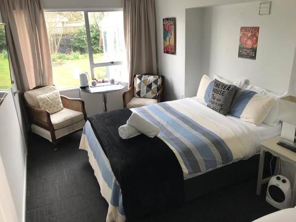 Sandy Feet Accommodation : photo 3 de la chambre chambre double standard avec salle de bains commune