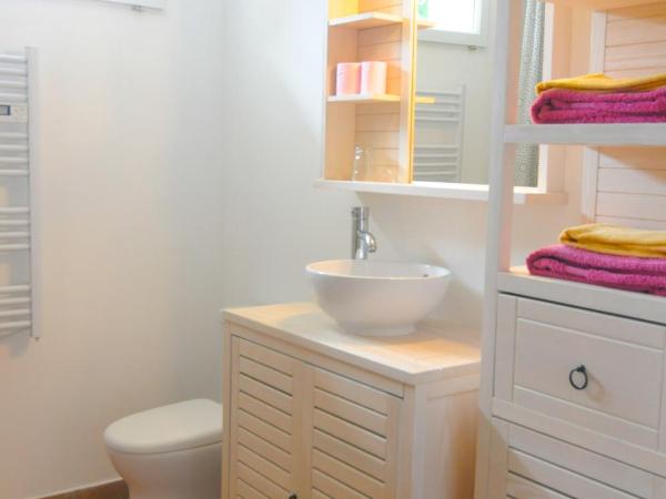 Mas Le Pont des Aubes : photo 8 de la chambre appartement - vue sur jardin