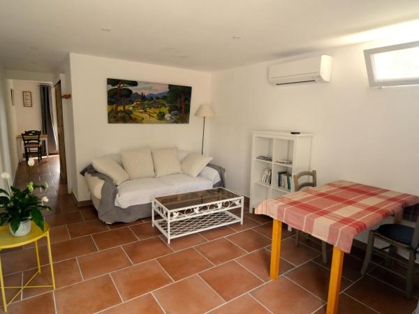 Mas Le Pont des Aubes : photo 1 de la chambre appartement - vue sur jardin