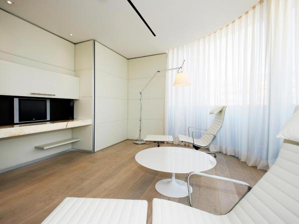 Hotel Puerta America : photo 6 de la chambre suite junior avec accès au salon exécutif