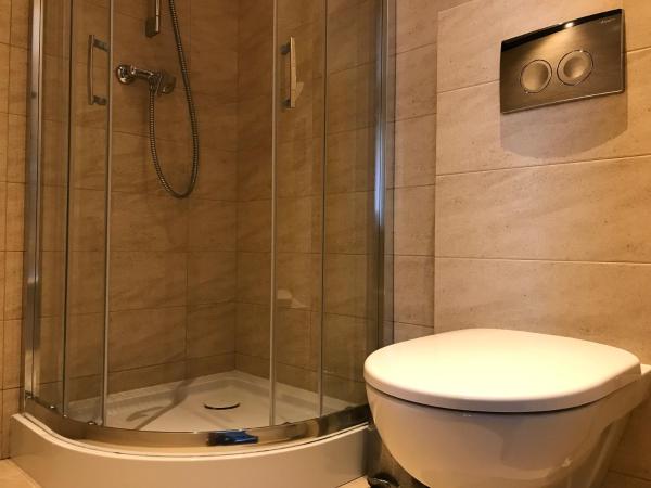 Loft Car Factory : photo 6 de la chambre chambre double avec salle de bains privative