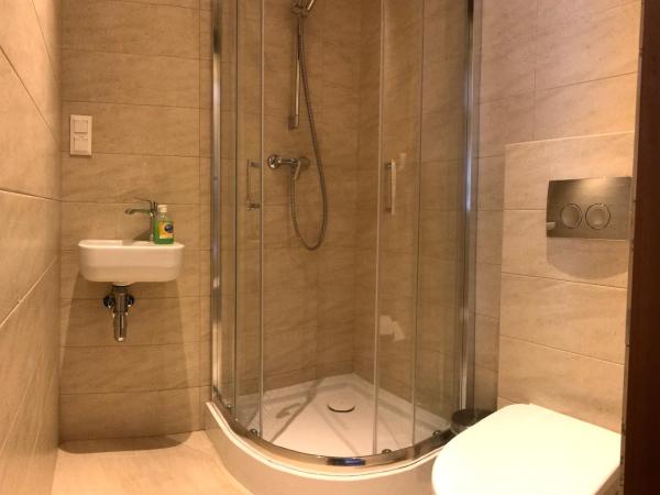 Loft Car Factory : photo 4 de la chambre chambre double avec salle de bains privative