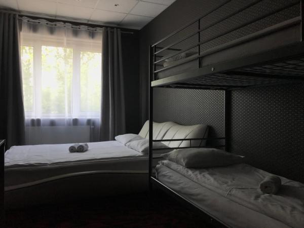 Loft Car Factory : photo 4 de la chambre chambre familiale avec salle de bains commune