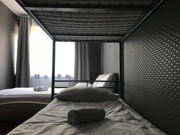 Loft Car Factory : photo 5 de la chambre chambre familiale avec salle de bains commune