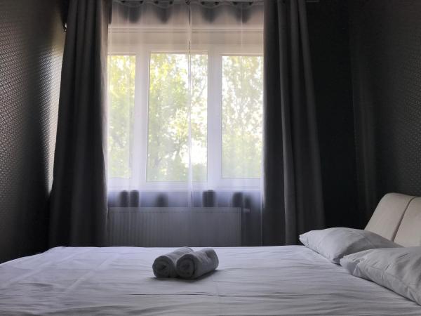 Loft Car Factory : photo 3 de la chambre chambre familiale avec salle de bains commune