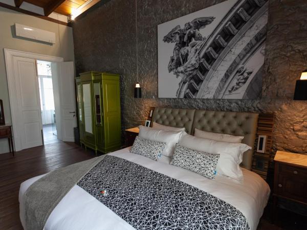 Mumedi Design Hotel : photo 7 de la chambre suite lit king-size avec balcon