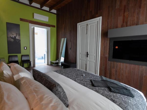 Mumedi Design Hotel : photo 2 de la chambre suite de luxe avec baignoire