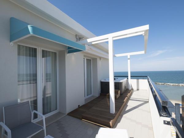 Hotel Baia : photo 1 de la chambre chambre lit king-size avec baignoire spa