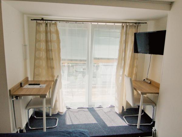 APARTHOTEL VÍTKOVICE : photo 4 de la chambre appartement avec balcon