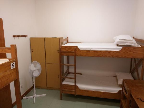 HI Faro - Pousada de Juventude : photo 3 de la chambre lit dans dortoir pour hommes de 6 lits