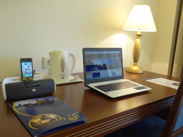 Centrum Hotel : photo 2 de la chambre chambre double deluxe avec balcon