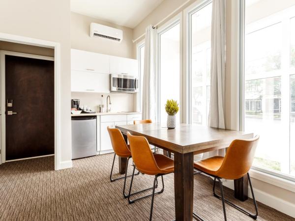 Parc Avenue Lofts : photo 2 de la chambre appartement - p1-103