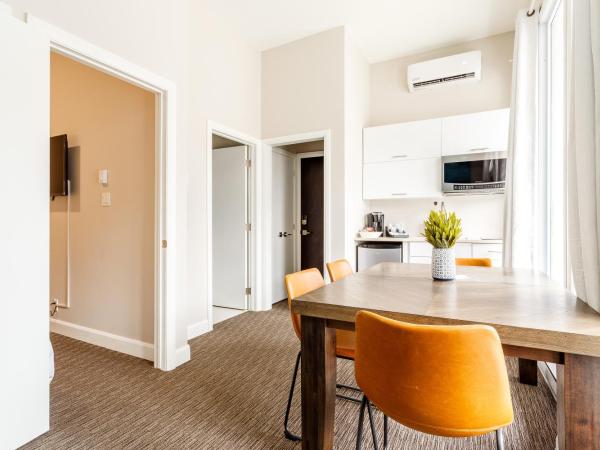 Parc Avenue Lofts : photo 6 de la chambre appartement - p1-103