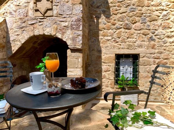 Villa Vager Mani Hotel : photo 3 de la chambre chambre familiale - vue sur jardin