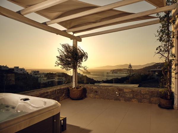 Arcs Boutique Villa Hotel : photo 1 de la chambre suite intime avec terrasse - vue sur mer