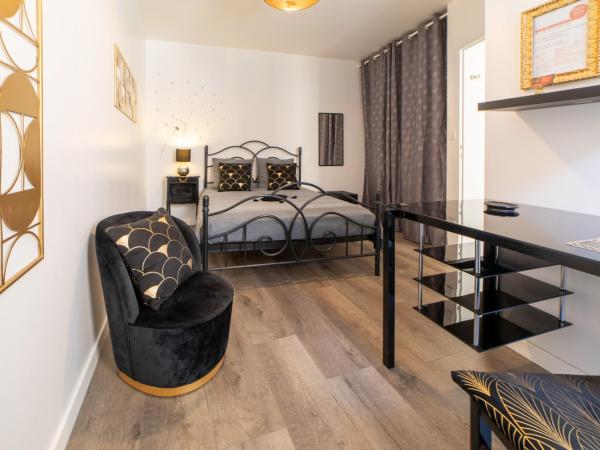 Le Félix Grat - LAVALOC : photo 2 de la chambre chambre double avec salle de bains privative extérieure