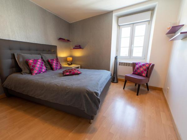 Le Félix Grat - LAVALOC : photo 4 de la chambre chambre double avec salle de bains commune