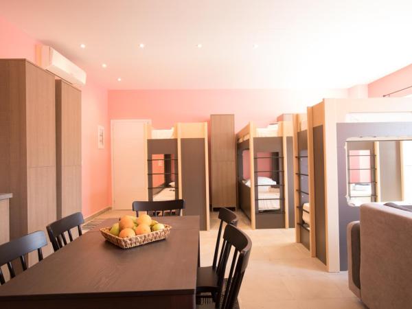 Local Hostel & Suites : photo 7 de la chambre bed in 8 female dorm