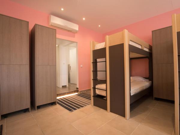 Local Hostel & Suites : photo 4 de la chambre bed in 8 female dorm