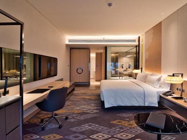 EQ Kuala Lumpur : photo 4 de la chambre hébergement lit king-size deluxe equator club