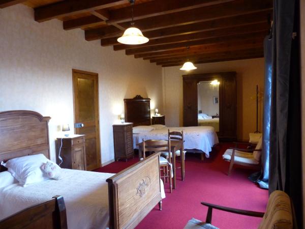 Domaine Saint-Louis : photo 1 de la chambre chambre quadruple avec douche