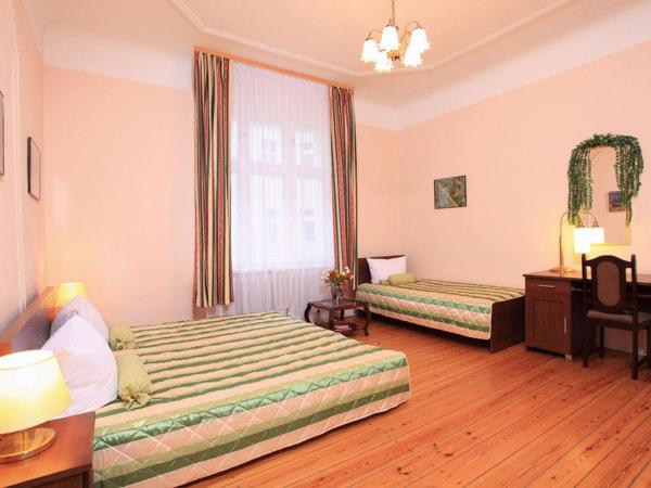 Hotel Central Inn am Hauptbahnhof Pension : photo 6 de la chambre chambre triple confort