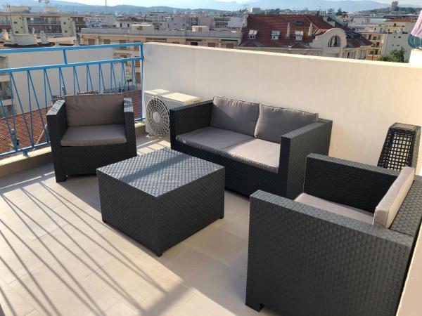 Hotel Courbet : photo 5 de la chambre chambre double avec toit-terrasse - vue sur mer