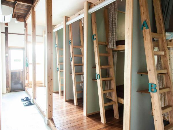 Fukuoka Guesthouse HIVE : photo 1 de la chambre lit superposé dans dortoir mixte