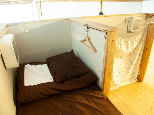 Fukuoka Guesthouse HIVE : photo 1 de la chambre lit dans dortoir pour femmes de 10 lits