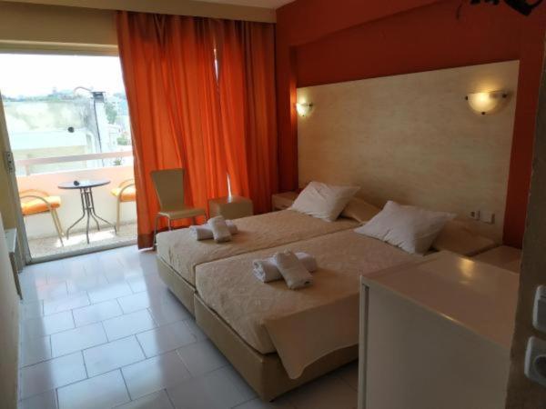 Helena Hotel : photo 8 de la chambre chambre double ou lits jumeaux standard avec balcon