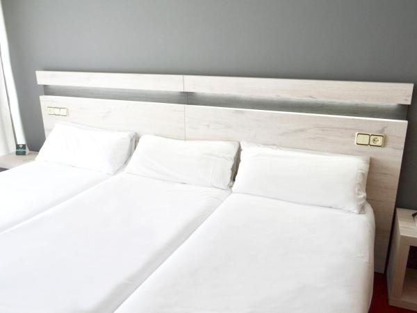 Alda Puerta Coruña : photo 4 de la chambre chambre triple