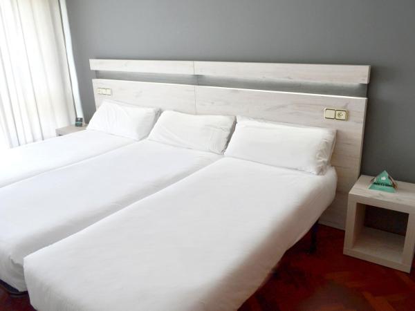 Alda Puerta Coruña : photo 6 de la chambre chambre triple