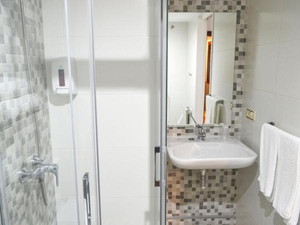 Alda Puerta Coruña : photo 3 de la chambre chambre simple