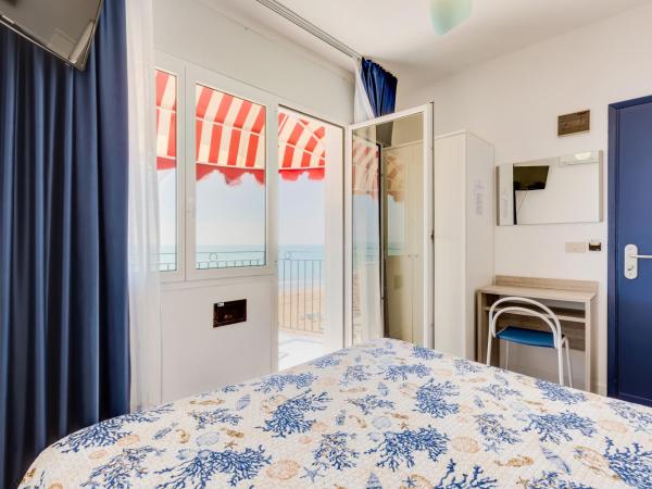 Hotel Manila : photo 5 de la chambre chambre familiale avec balcon - vue sur mer