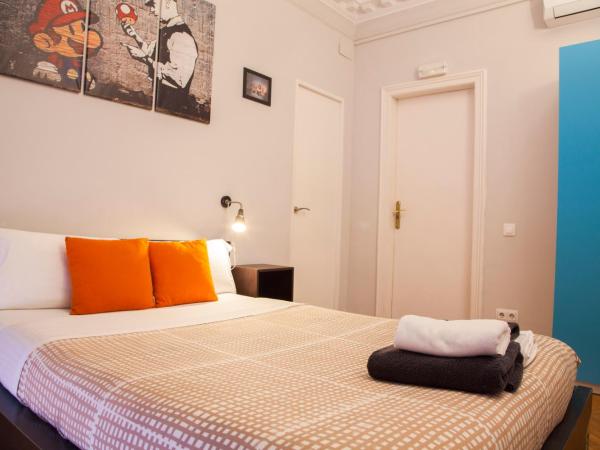 Wow Hostel Barcelona : photo 4 de la chambre chambre double avec salle de bains privative