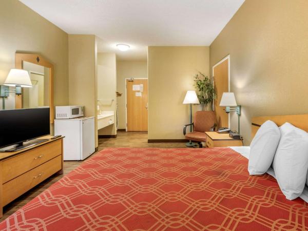Econo Lodge Airport/Colorado Springs : photo 4 de la chambre chambre lit king-size
