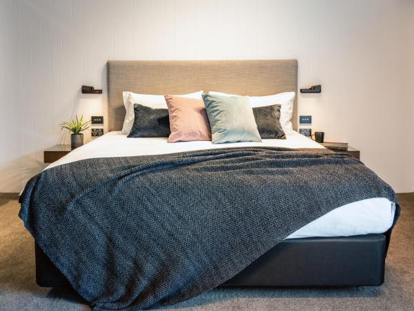 Kamana Lakehouse : photo 4 de la chambre chambre lit king-size tahuna - vue sur lac