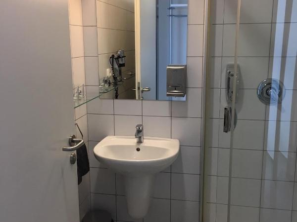 AeroRooms : photo 5 de la chambre chambre double - accessible depuis la zone commune