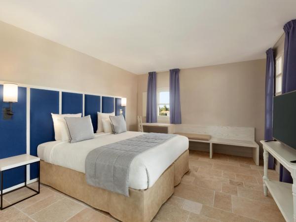 Le Fregate Provence : photo 1 de la chambre suite avec terrasse et vue sur la mer