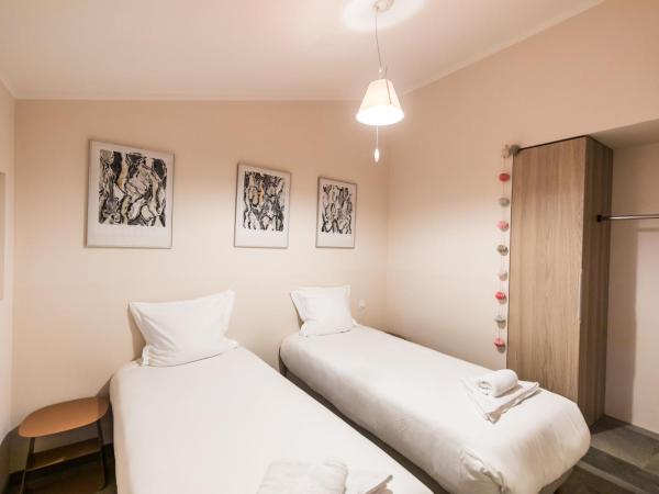 Bastide Saint Jérôme : photo 6 de la chambre appartement - vue sur piscine