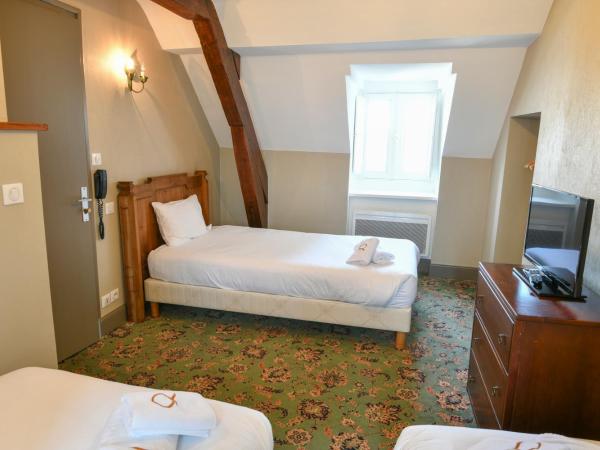 Hotel De Gramont : photo 4 de la chambre suite familiale