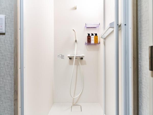 &AND HOSTEL HOMMACHI EAST : photo 1 de la chambre lit superposé dans dortoir mixte