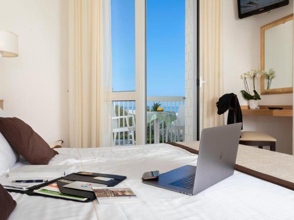 Hotel Ghirlandina : photo 2 de la chambre classic double or twin room with lateral sea view