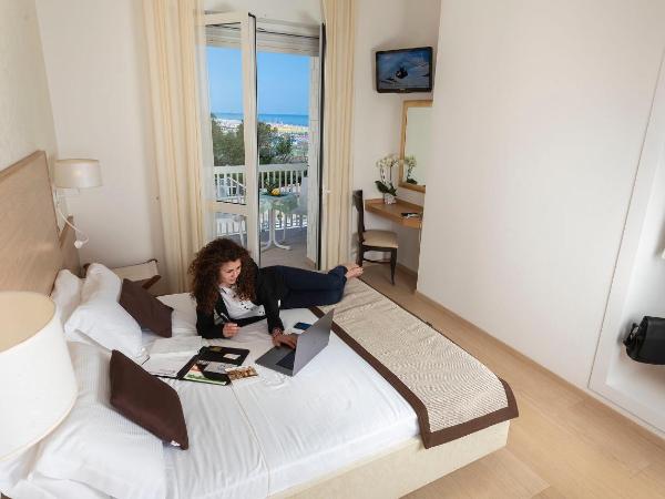 Hotel Ghirlandina : photo 3 de la chambre classic double or twin room with  lateral sea view