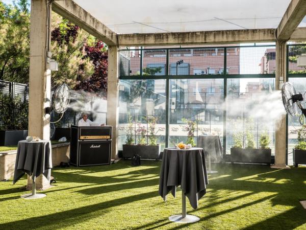 TaCH Madrid Airport : photo 5 de la chambre chambre triple avec baignoire