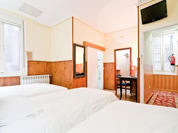 Hostal Asunción : photo 1 de la chambre chambre quadruple